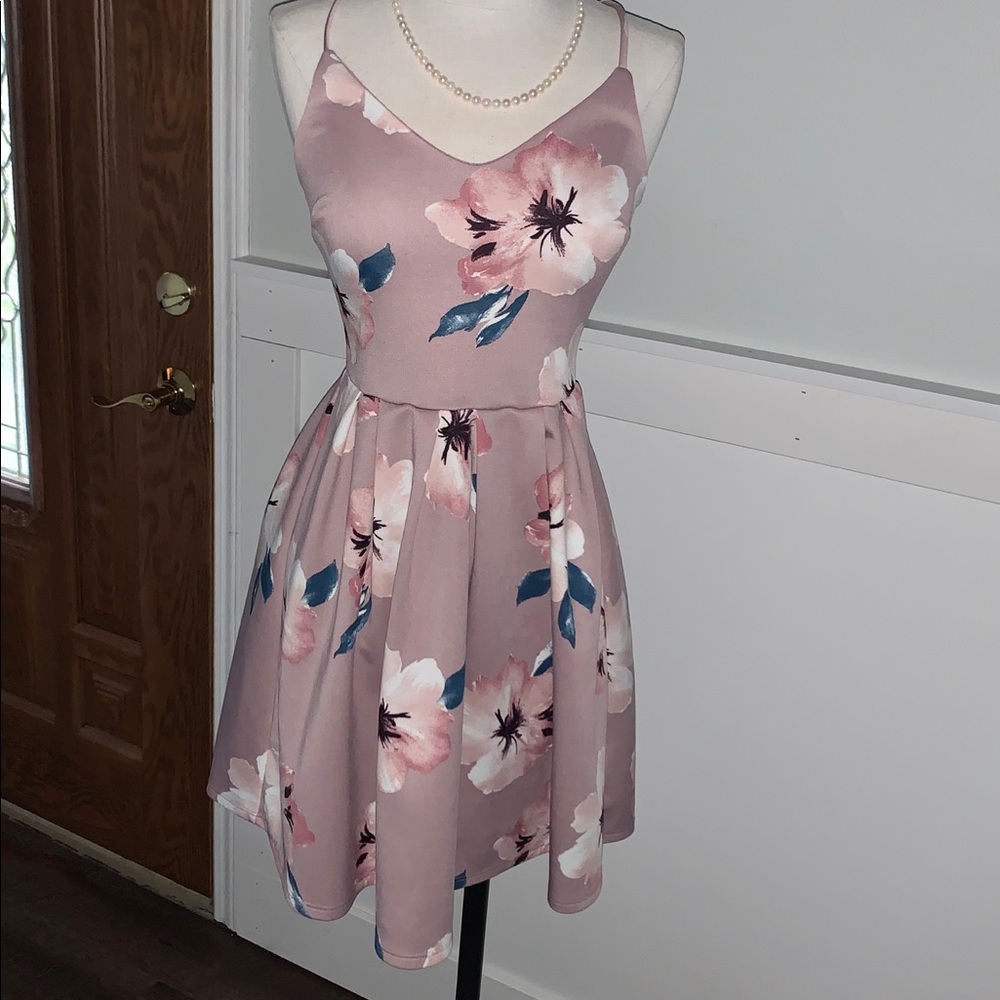 NEW WITH TAGS SOPRANO FIT & FLARE SPAGHETTI STRAP DRESS FLORAL & LAVENDER SIZE S
